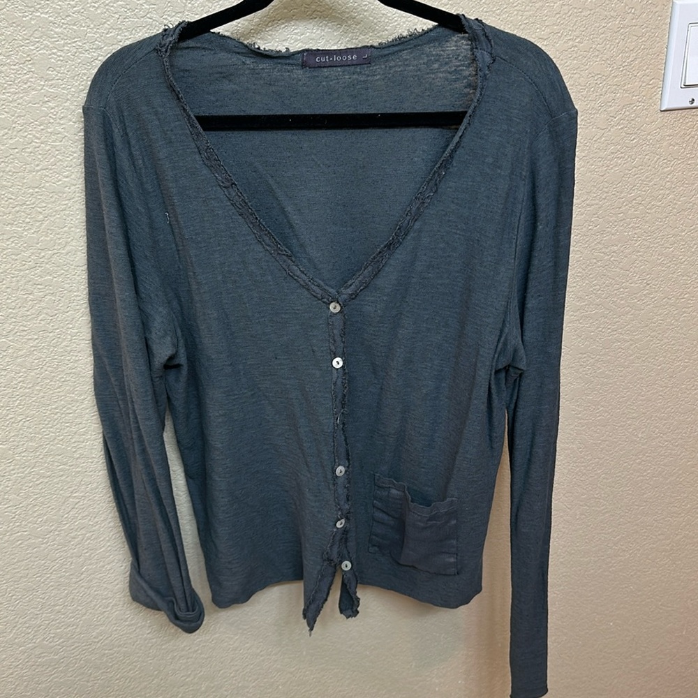 Cut•Loose cotton linen sweater with abalone buttons